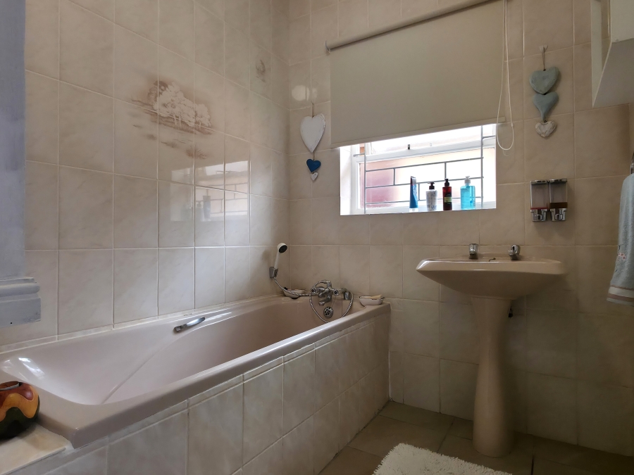 4 Bedroom Property for Sale in Noorsekloof Eastern Cape